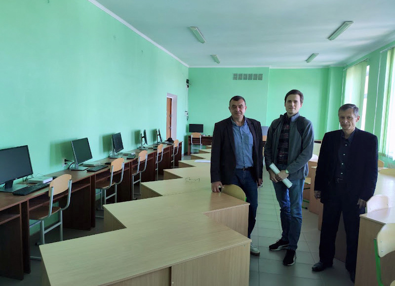 Нові комп'ютери для лабораторії